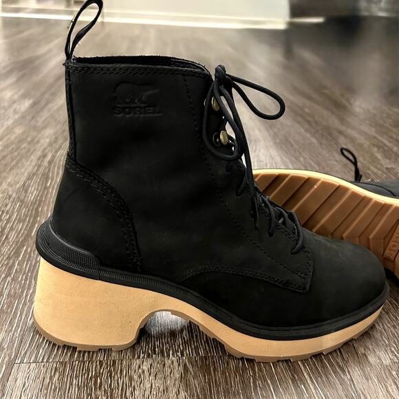 NEVER WORN Sorel Hi-Line Heel Lace Boots Black 7.5 Lug Sole Platform Chunky Heel - Picture 6 of 16